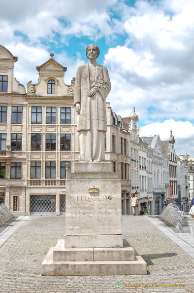queen-elisabeth-of-belgium-statue-DSC9457.jpg